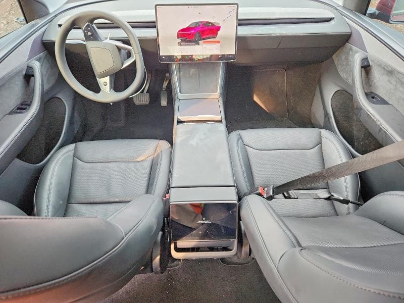 2026 TESLA MODEL Y 8