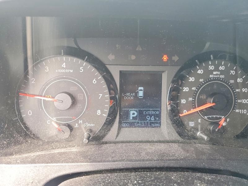 2017 TOYOTA SIENNA LE 9