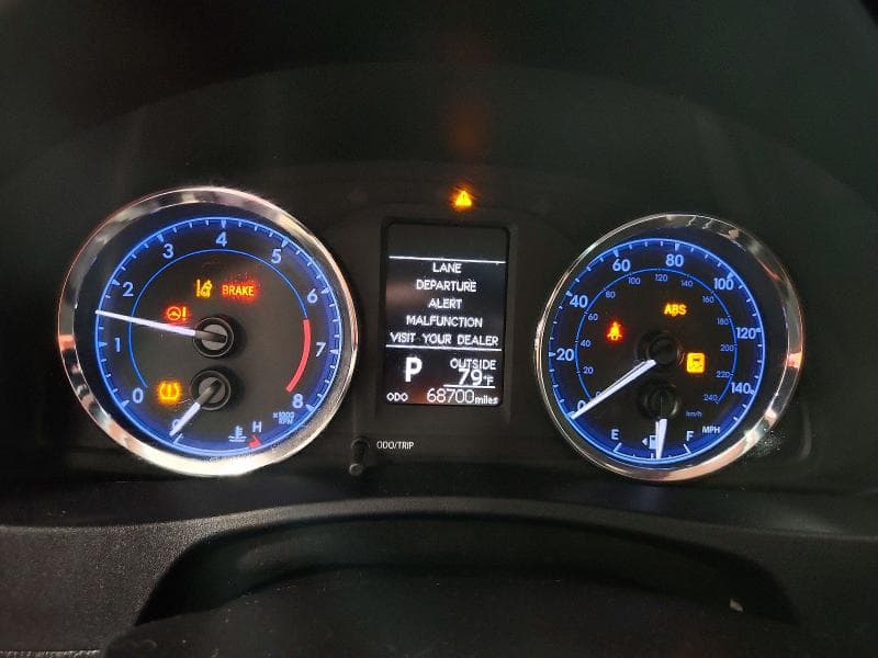 2017 TOYOTA COROLLA LE 9