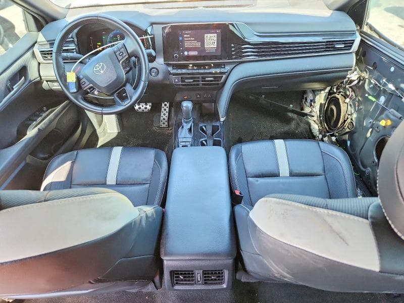 2025 TOYOTA CAMRY SE 8
