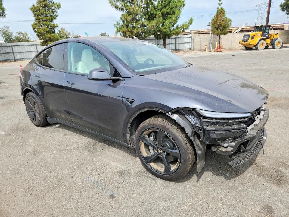 2026 TESLA MODEL Y 4