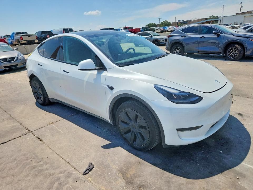 2025 TESLA MODEL Y 4