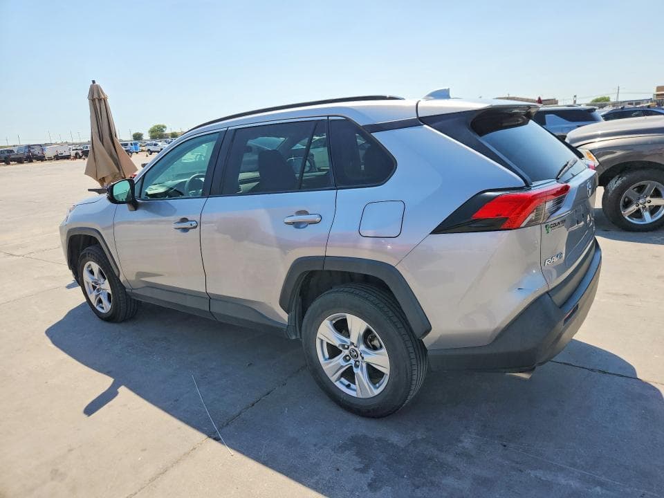 2020 TOYOTA RAV4 XLE 2