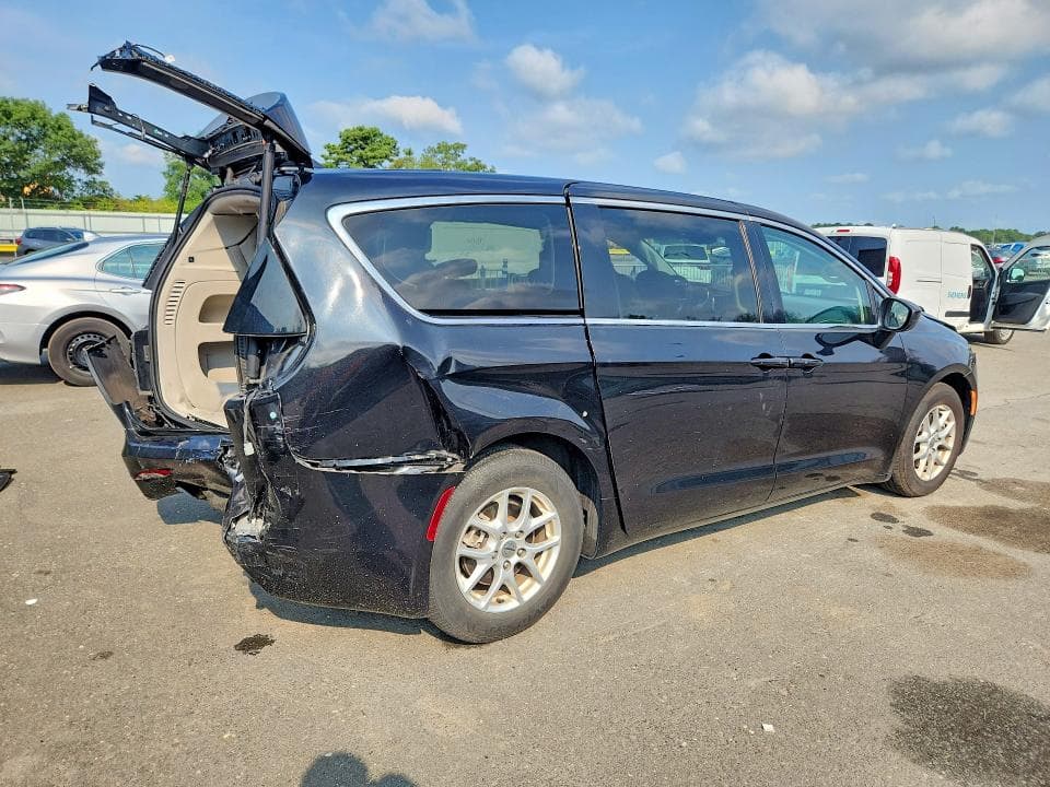2023 CHRYSLER VOYAGER LX 3