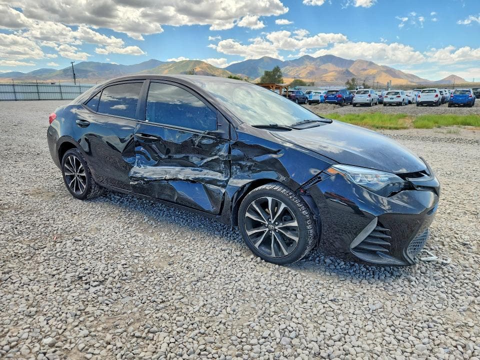 2017 TOYOTA COROLLA SE 4