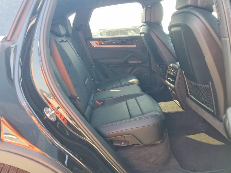 2025 PORSCHE CAYENNE BASE 10