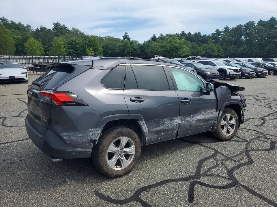 2021 TOYOTA RAV4 XLE 3