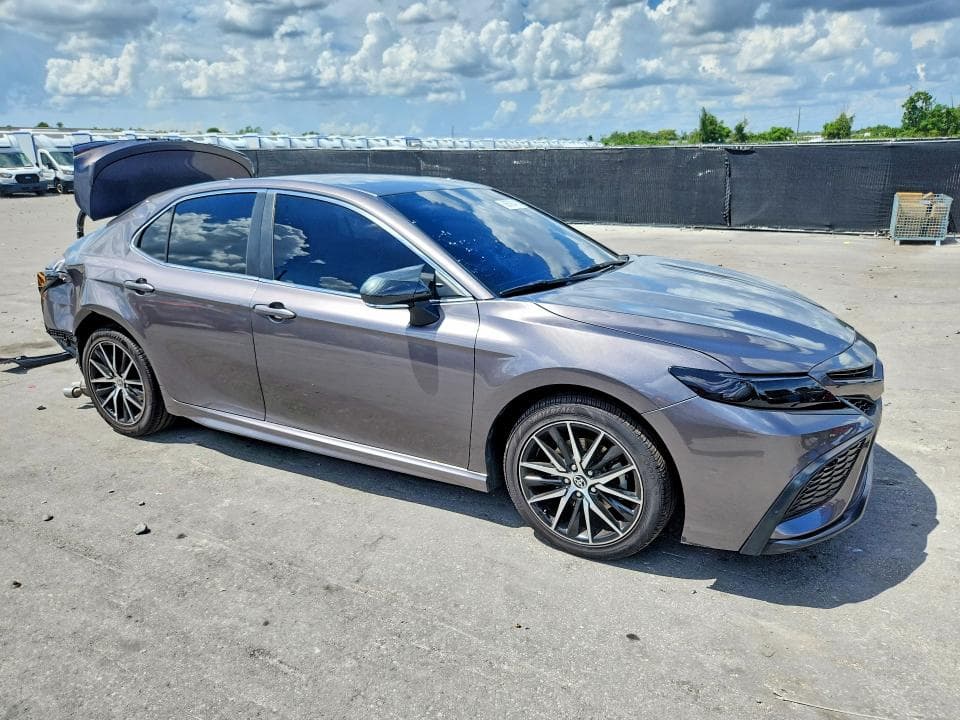 2023 TOYOTA CAMRY SE 4
