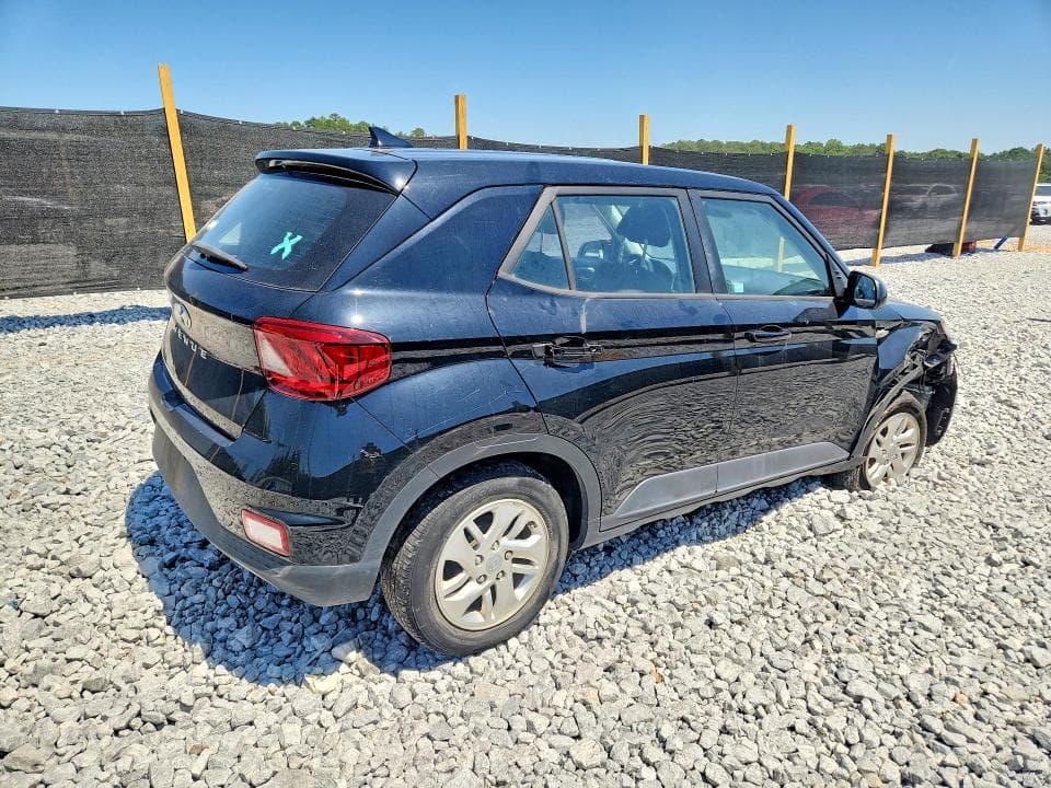2022 HYUNDAI VENUE SE 3