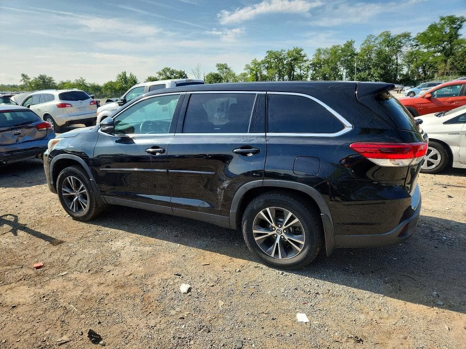 2019 TOYOTA HIGHLANDER LE 2