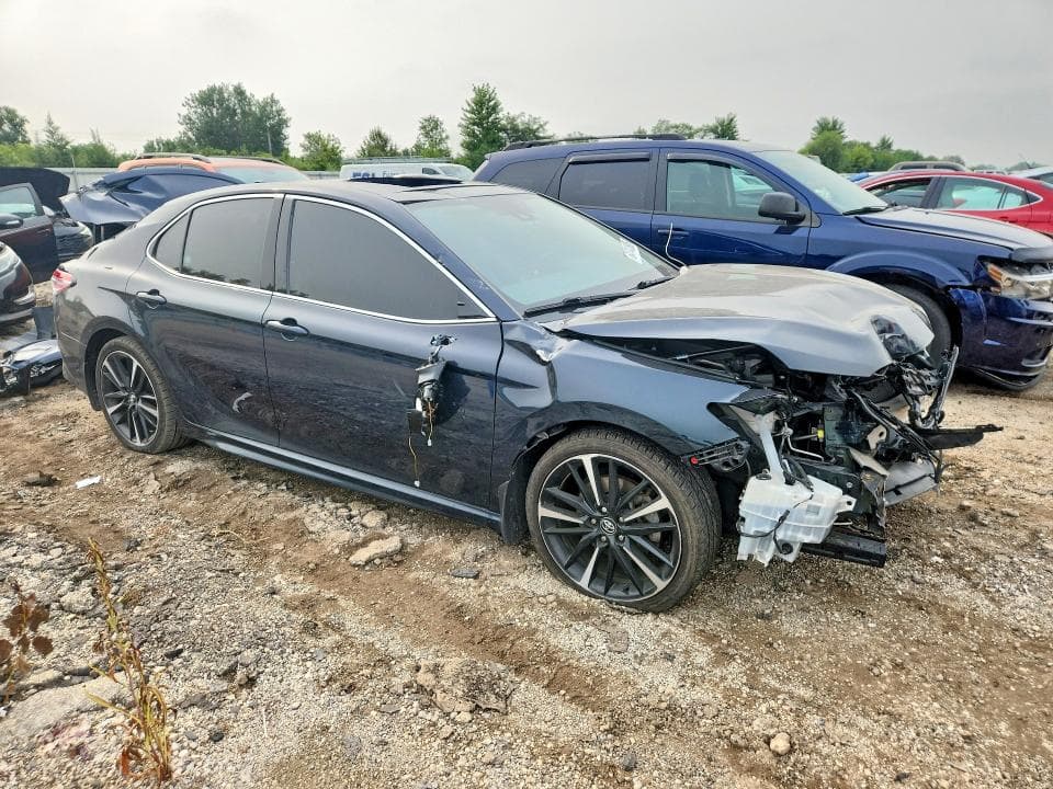 2020 TOYOTA CAMRY XSE 4