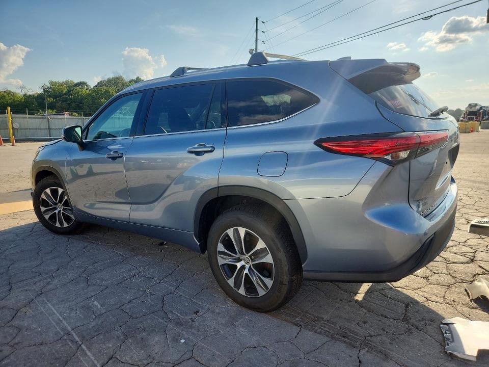 2021 TOYOTA HIGHLANDER XLE 2