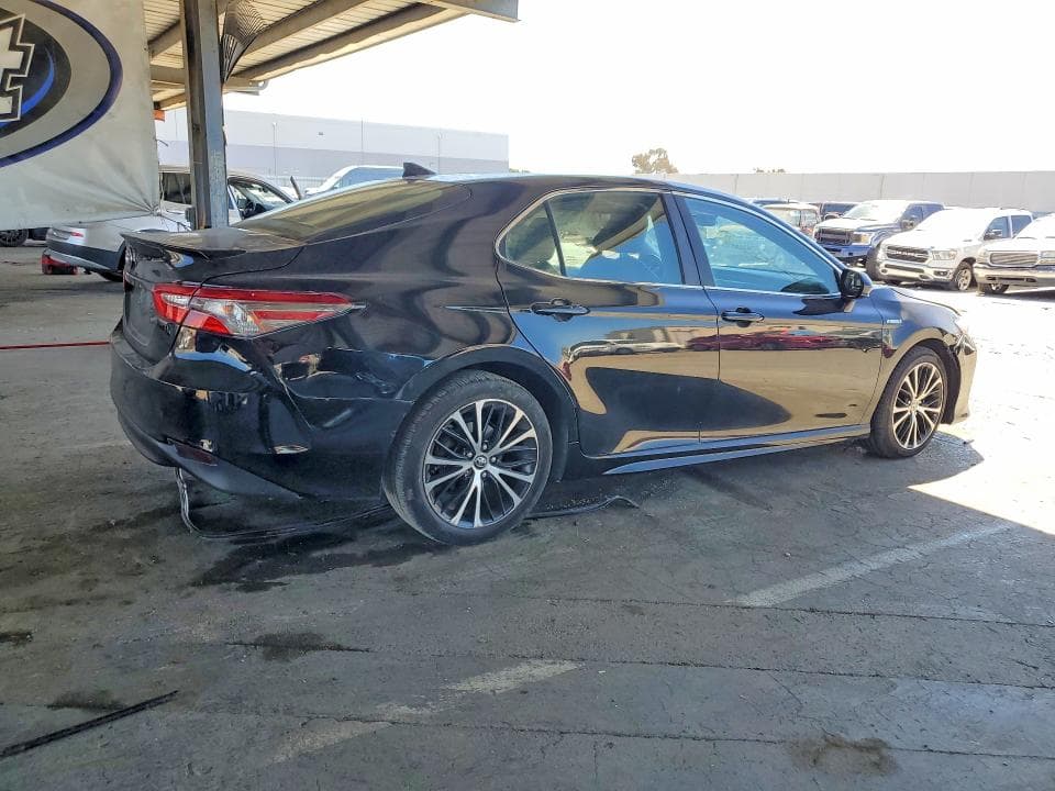 2020 TOYOTA CAMRY SE 3