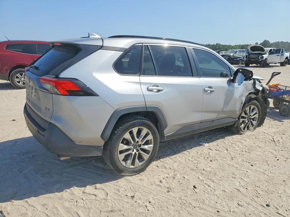 2020 TOYOTA RAV4 XLE PREMIUM 3