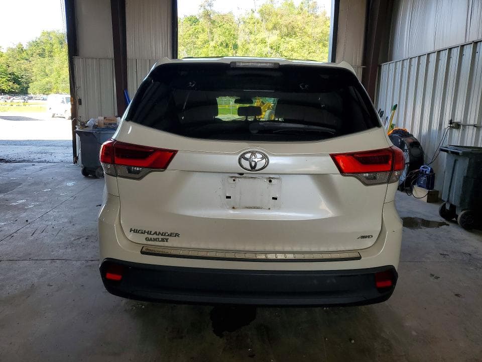 2018 TOYOTA HIGHLANDER LE 6