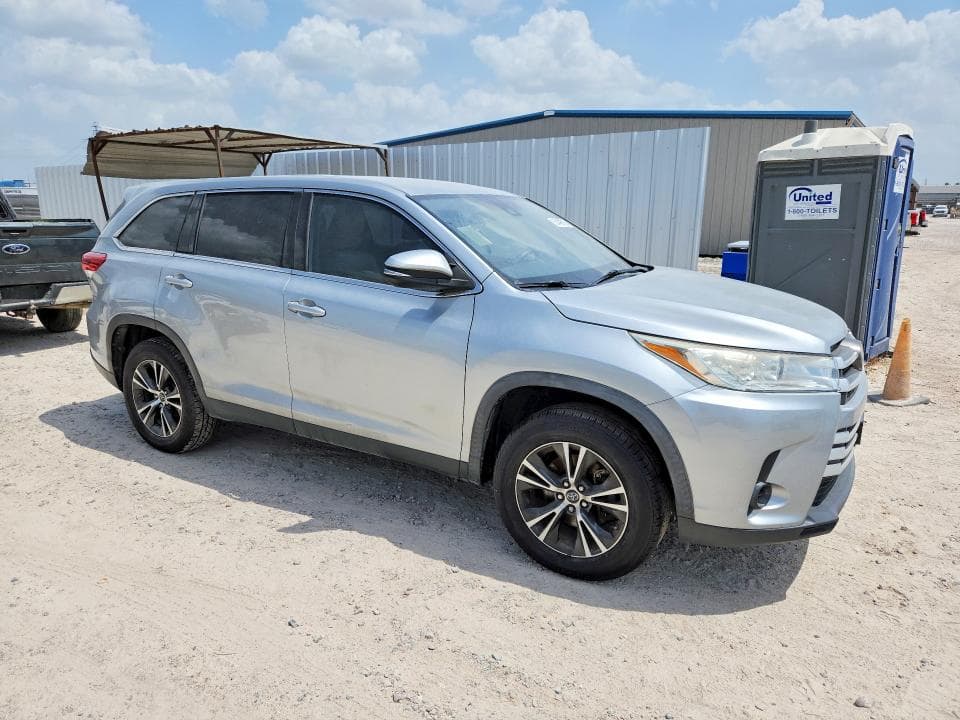 2019 TOYOTA HIGHLANDER LE 4