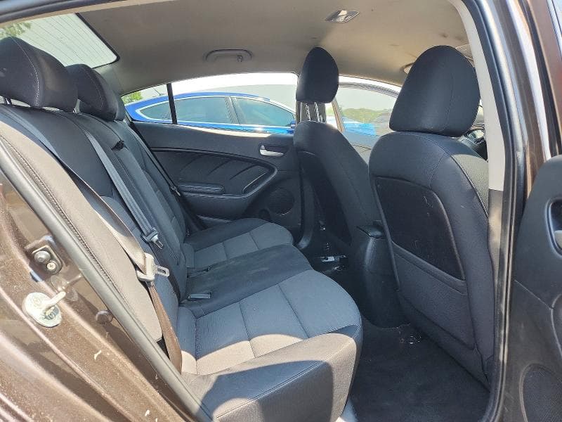 2017 KIA FORTE LX 10