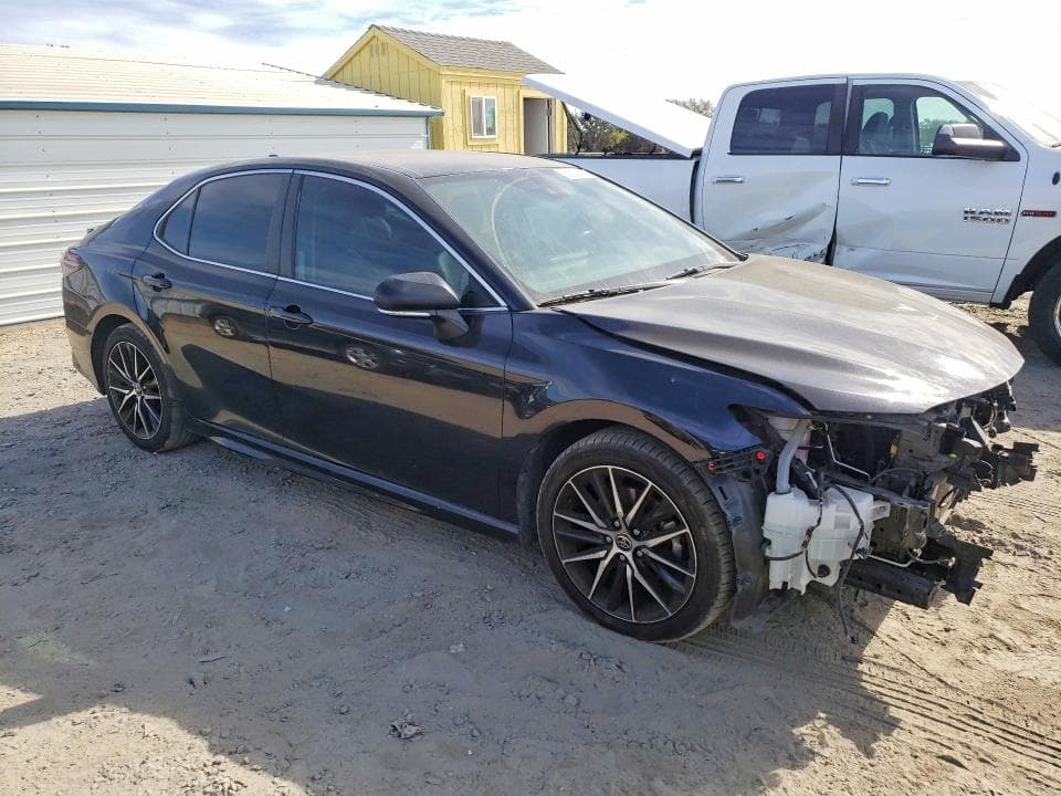 2022 TOYOTA CAMRY SE 4