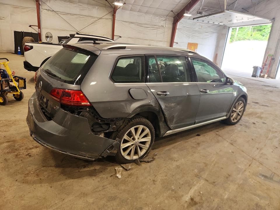 2017 VOLKSWAGEN GOLF ALLTRACK S 3