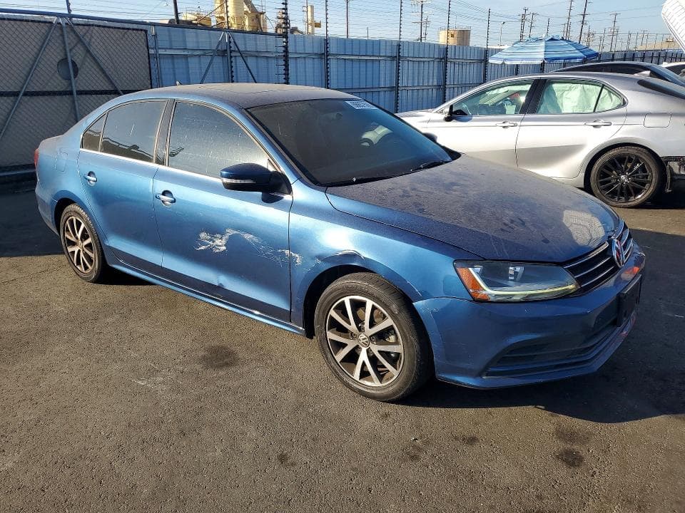 2017 VOLKSWAGEN JETTA SE 4