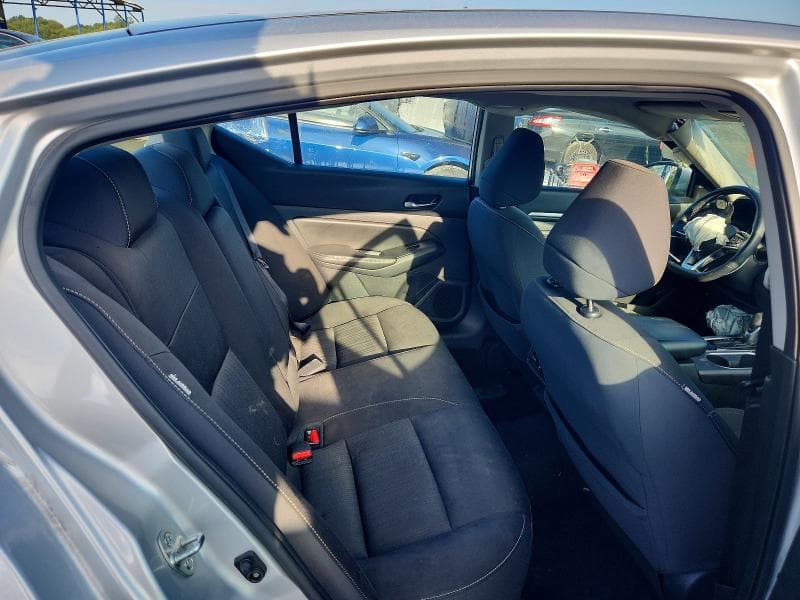 2019 NISSAN ALTIMA SV 10