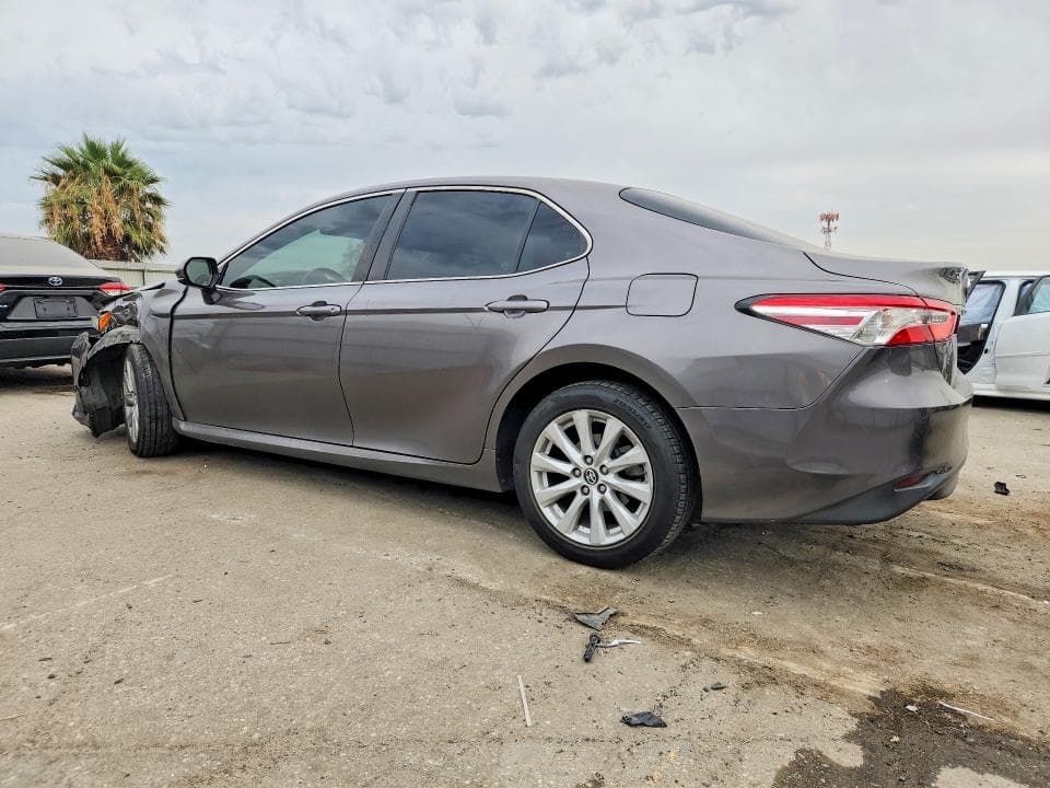 2018 TOYOTA CAMRY LE 2