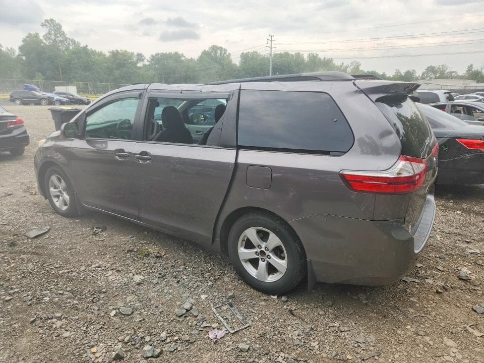 2017 TOYOTA SIENNA LE 2