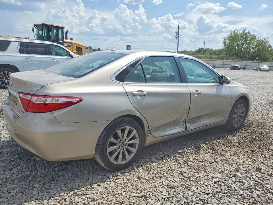 2017 TOYOTA CAMRY XLE 3