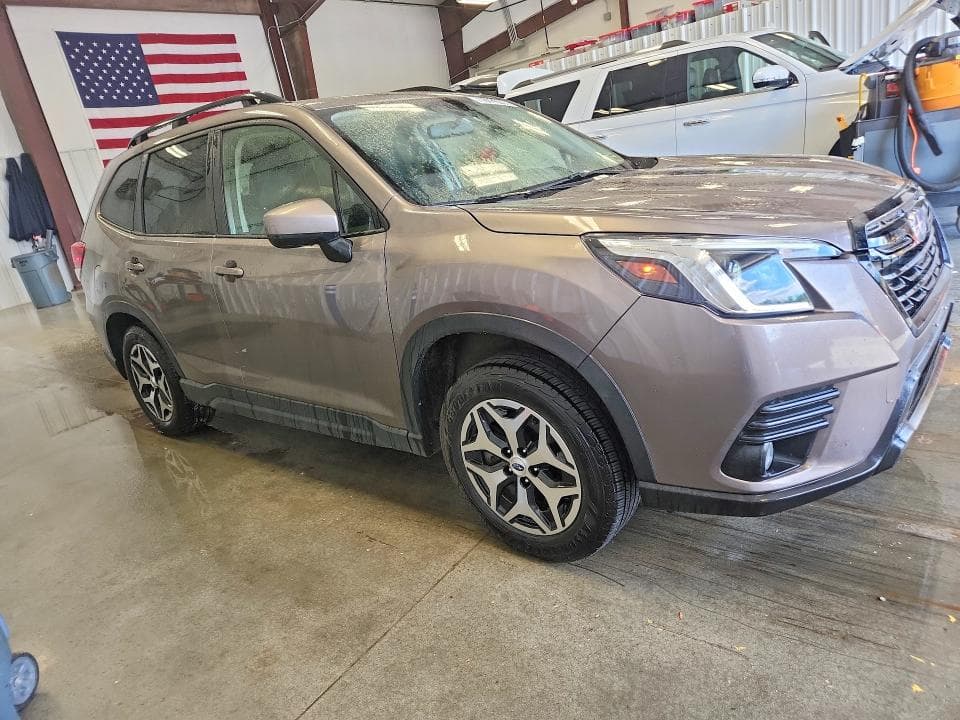 2023 SUBARU FORESTER PREMIUM 4