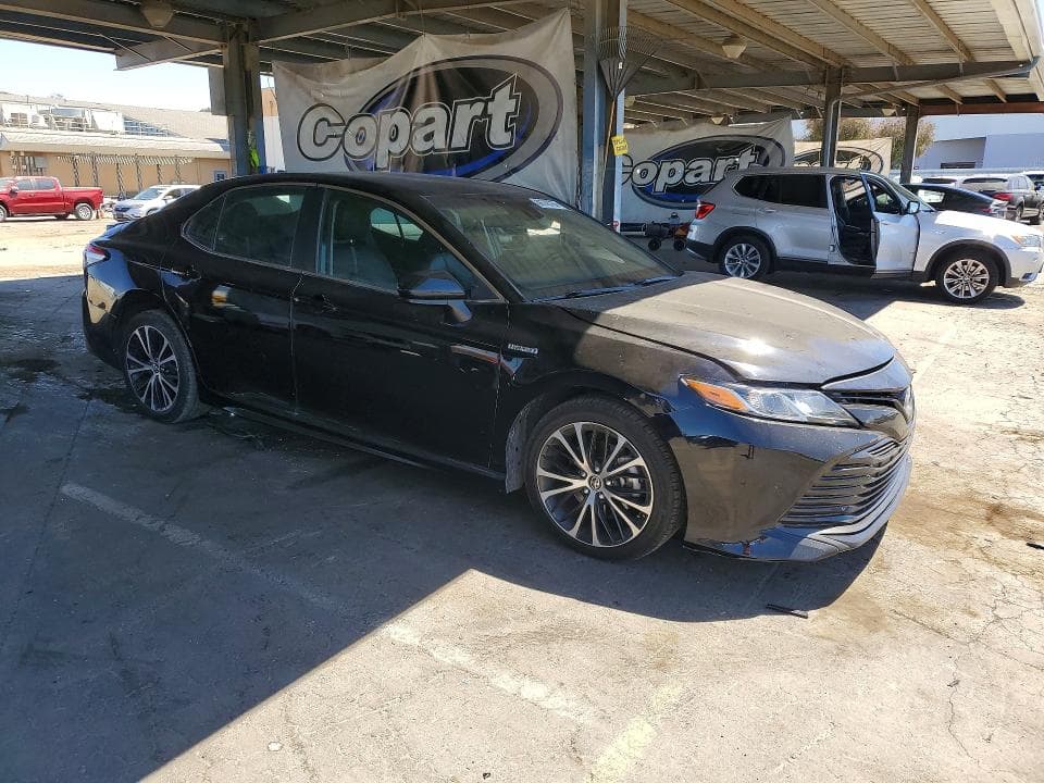 2020 TOYOTA CAMRY SE 4