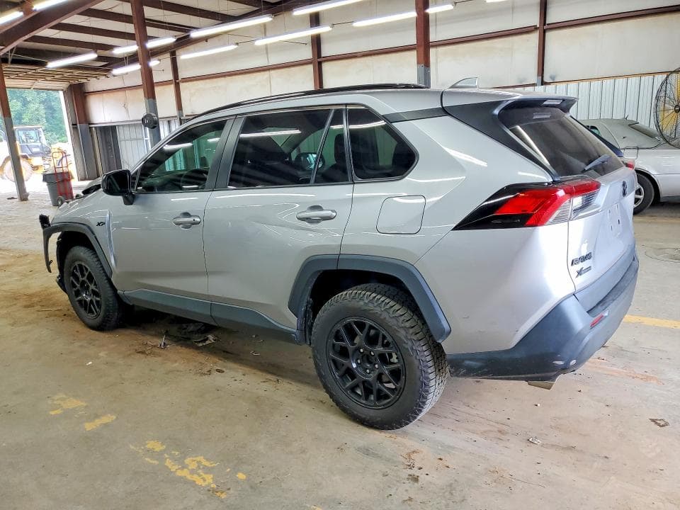 2021 TOYOTA RAV4 LE 2