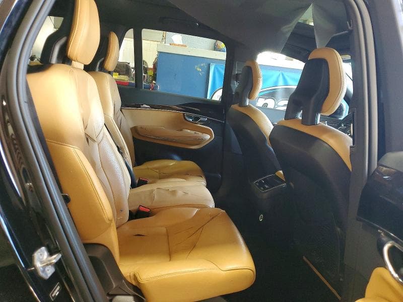 2017 VOLVO XC90 T6 11