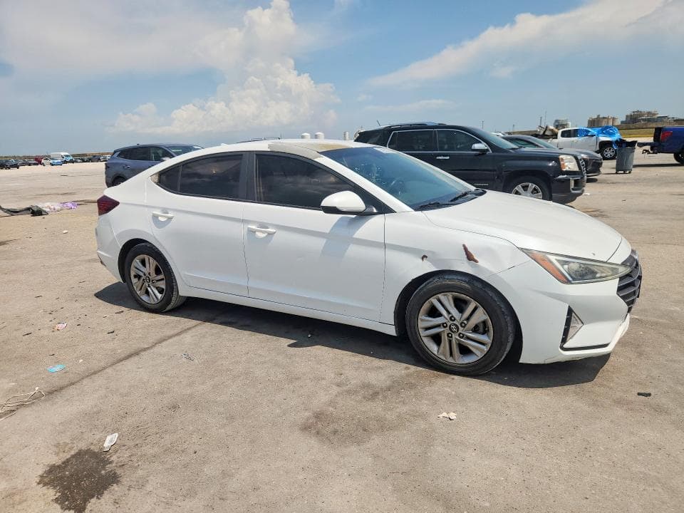 2019 HYUNDAI ELANTRA SEL 4