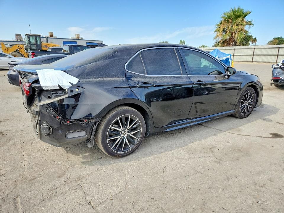 2021 TOYOTA CAMRY SE 3