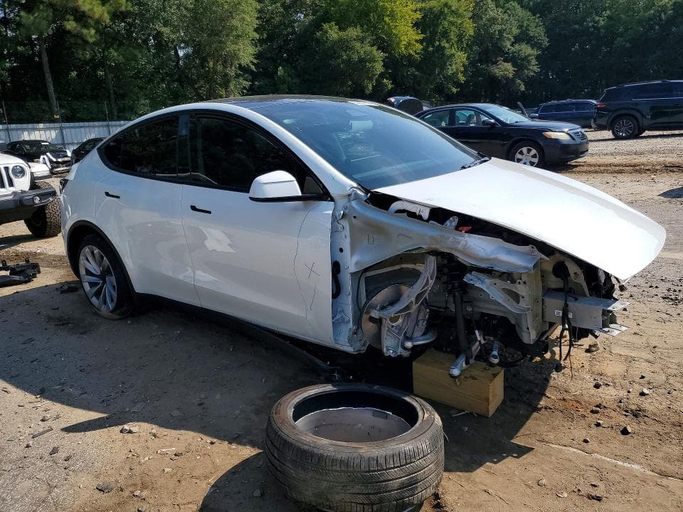 2026 TESLA MODEL Y 4