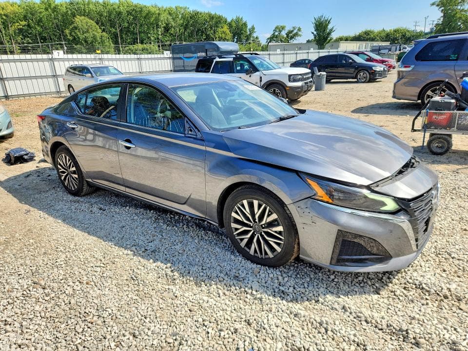 2024 NISSAN ALTIMA SV 4