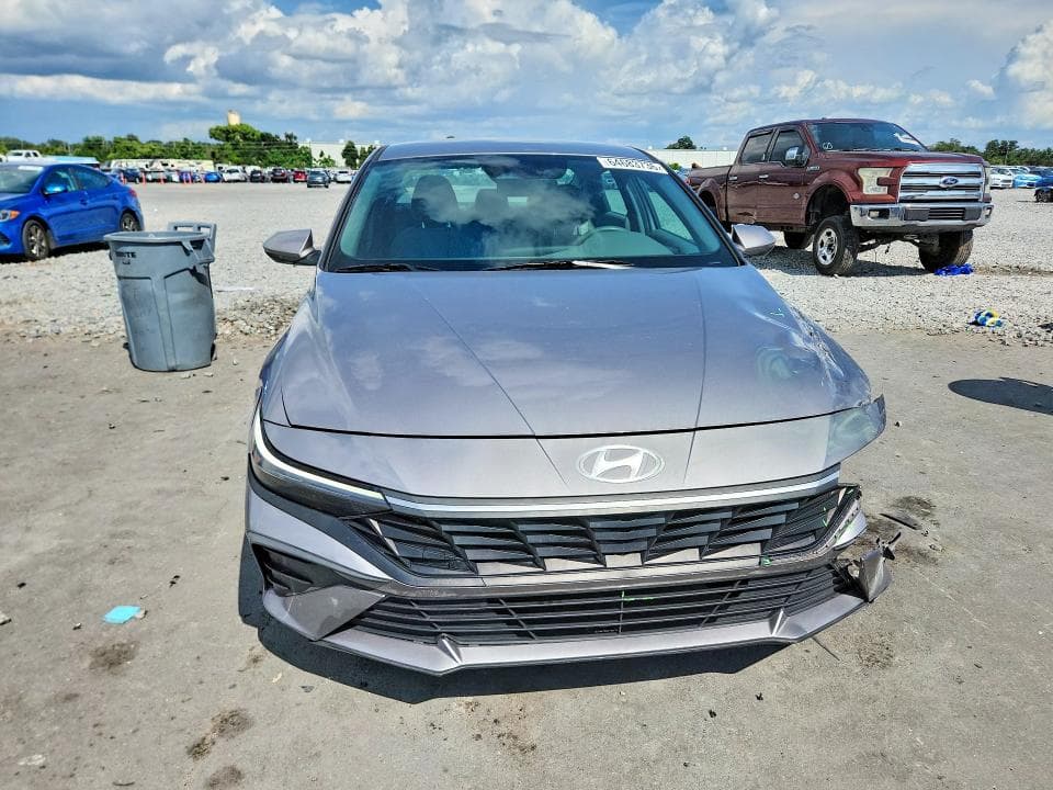 2024 HYUNDAI ELANTRA SE 5