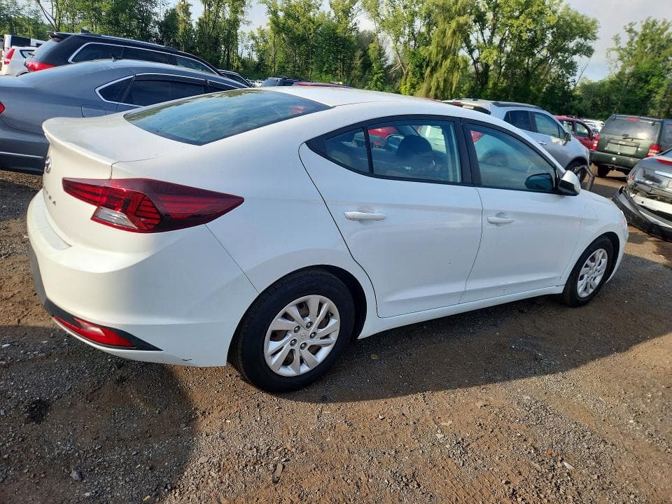 2019 HYUNDAI ELANTRA SE 3