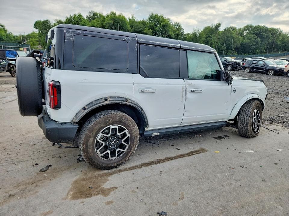 2024 FORD BRONCO OUTER BANKS 3