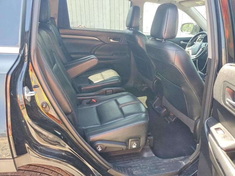 2018 TOYOTA HIGHLANDER SE 11
