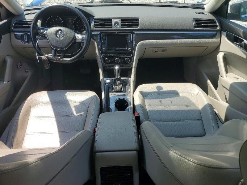 2017 VOLKSWAGEN PASSAT SE 8