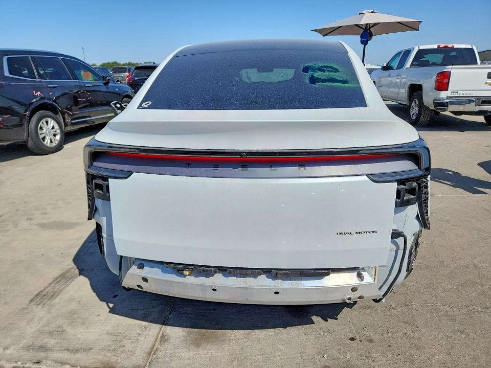2026 TESLA MODEL Y 6
