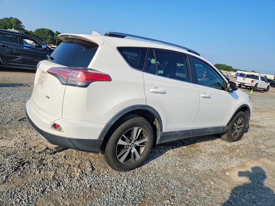 2018 TOYOTA RAV4 XLE 3