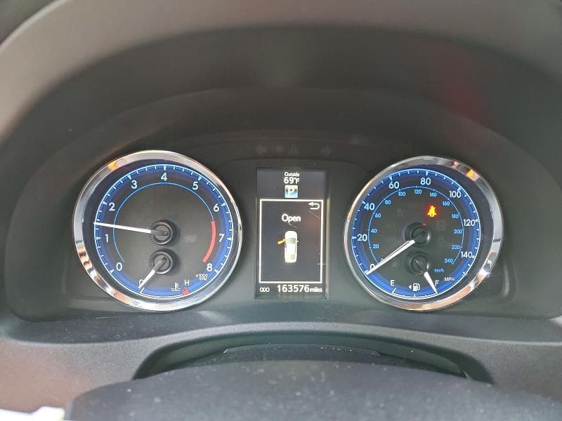 2018 TOYOTA COROLLA XLE 9