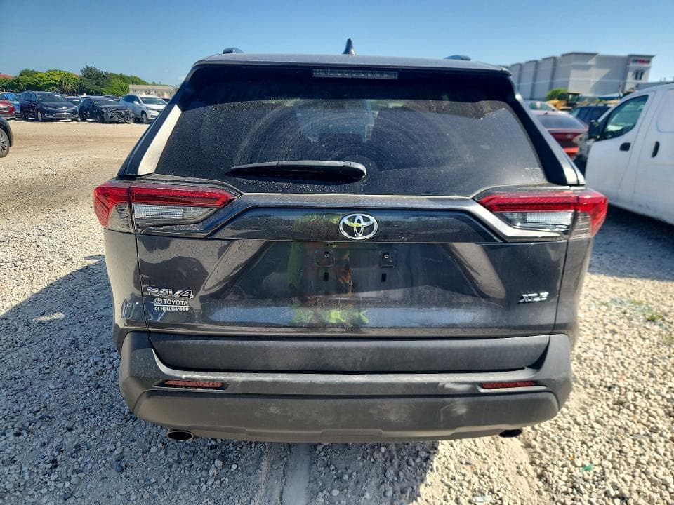 2020 TOYOTA RAV4 XLE 6