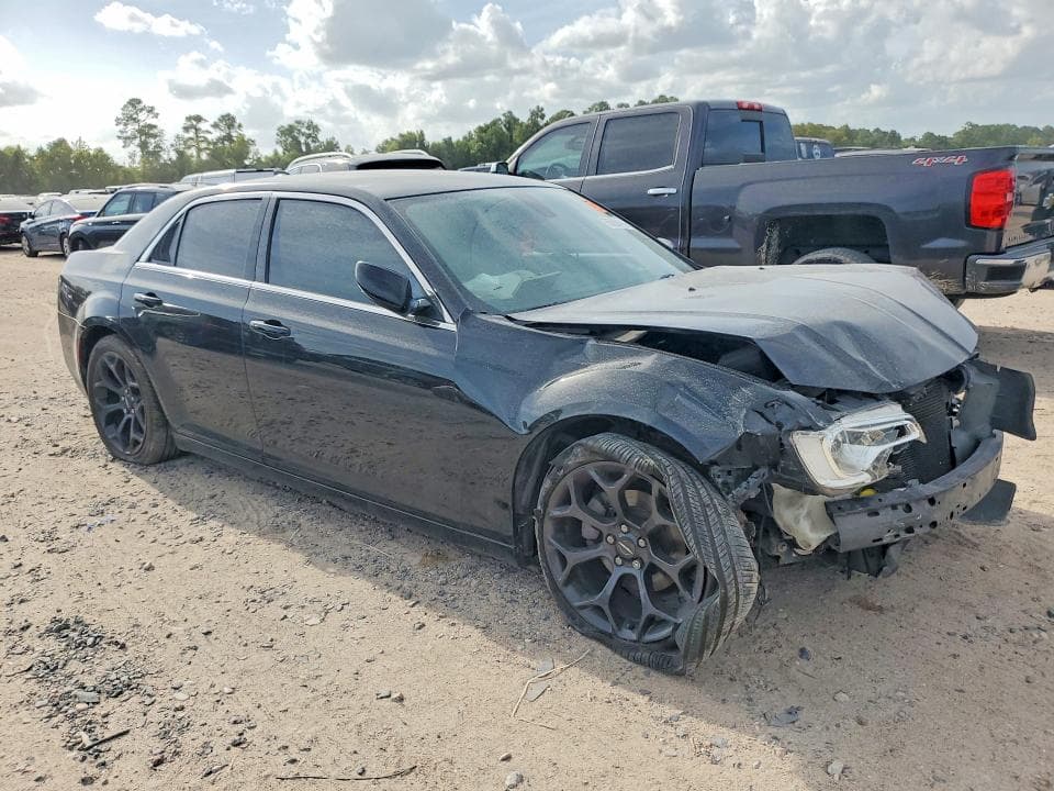 2017 CHRYSLER 300 LIMITED 4