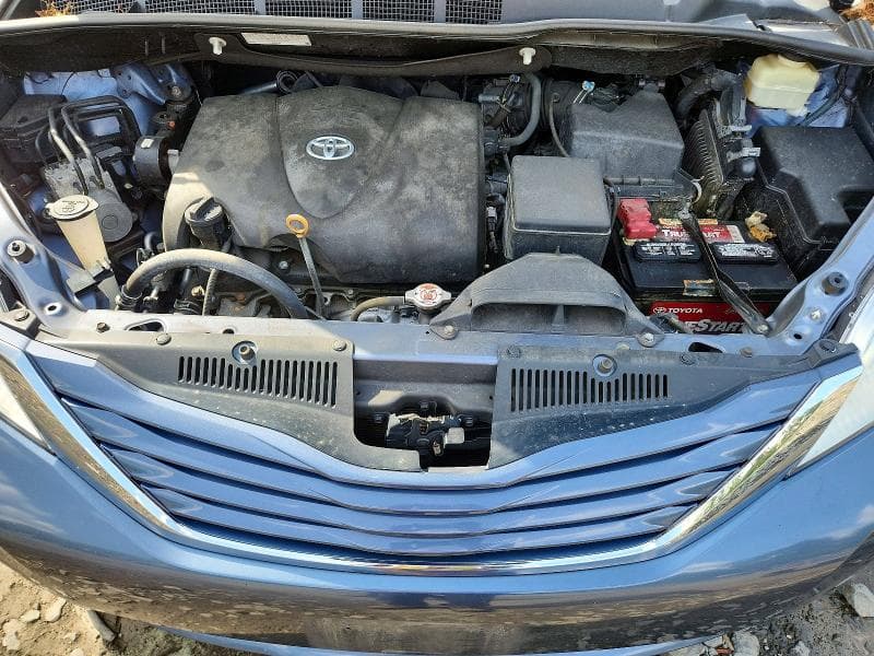 2017 TOYOTA SIENNA LE 12
