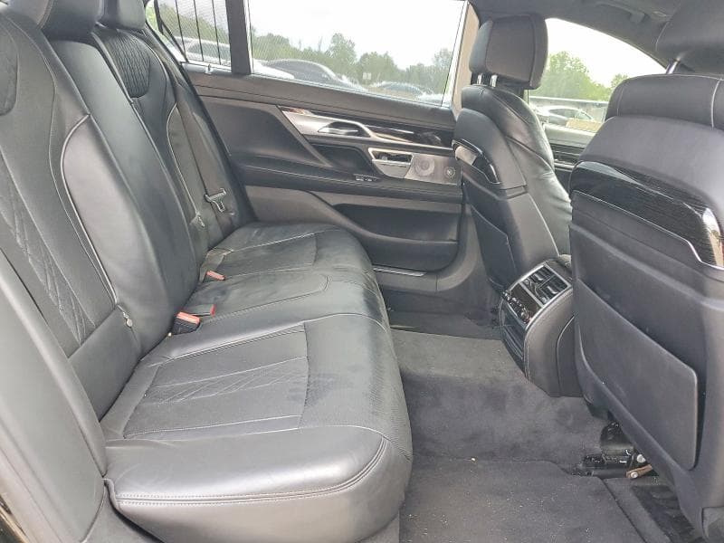 2017 BMW 750 XI 10