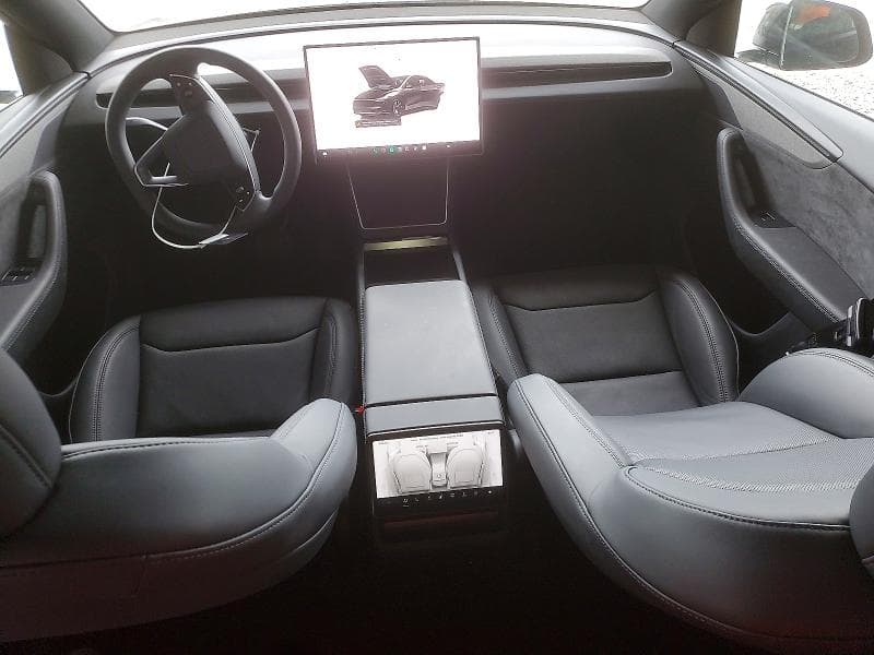 2026 TESLA MODEL Y 8