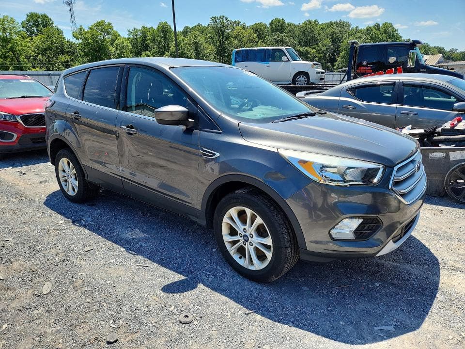 2017 FORD ESCAPE SE 4